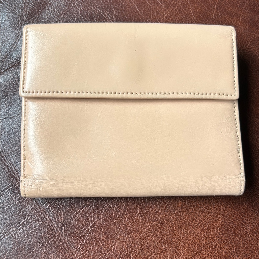 Fendi FF Logo light peach Leather Wallet with Gold Logo - Picture 3 of 11